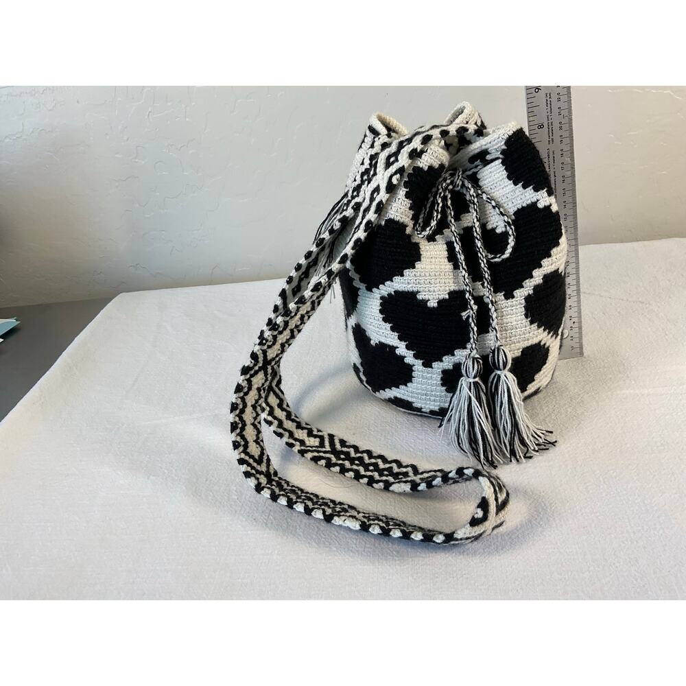 Handmade Wayuu Mochila Crossbody Bucket Bag Black White Crochet Woven Tassel - Picture 6 of 11